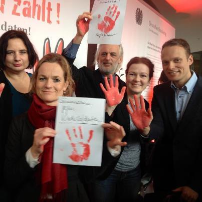 Grüne Abgeordnete beim Red Hand Day, v.l.n.r.: Beate Walter-Rosenheimer, Viola von Cramon, Arfst Wagner, Katja Dörner und Kai Gehring 