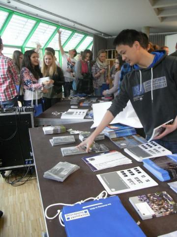 130502 wanderausstellung dachau3