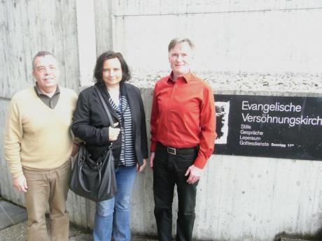 Von links nach rechts: Diakon Klaus Schultz, Beate Walter-Rosenheimer und Pfarrer Dr. Björn Mensing